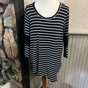 Hannah Black and White Striped Long Sleeve Tee